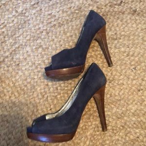 Blue suede peep-toe heels with wooden heel